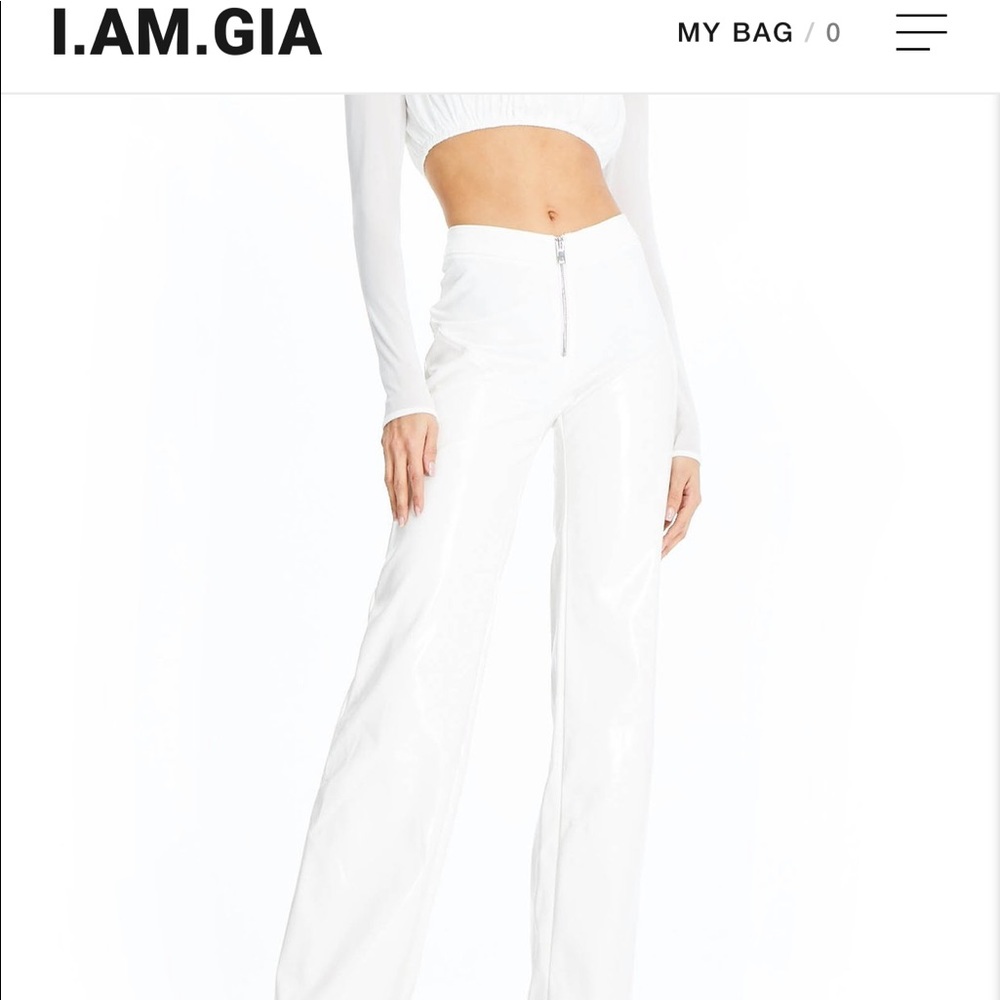 I AM GIA ARIEL PANT